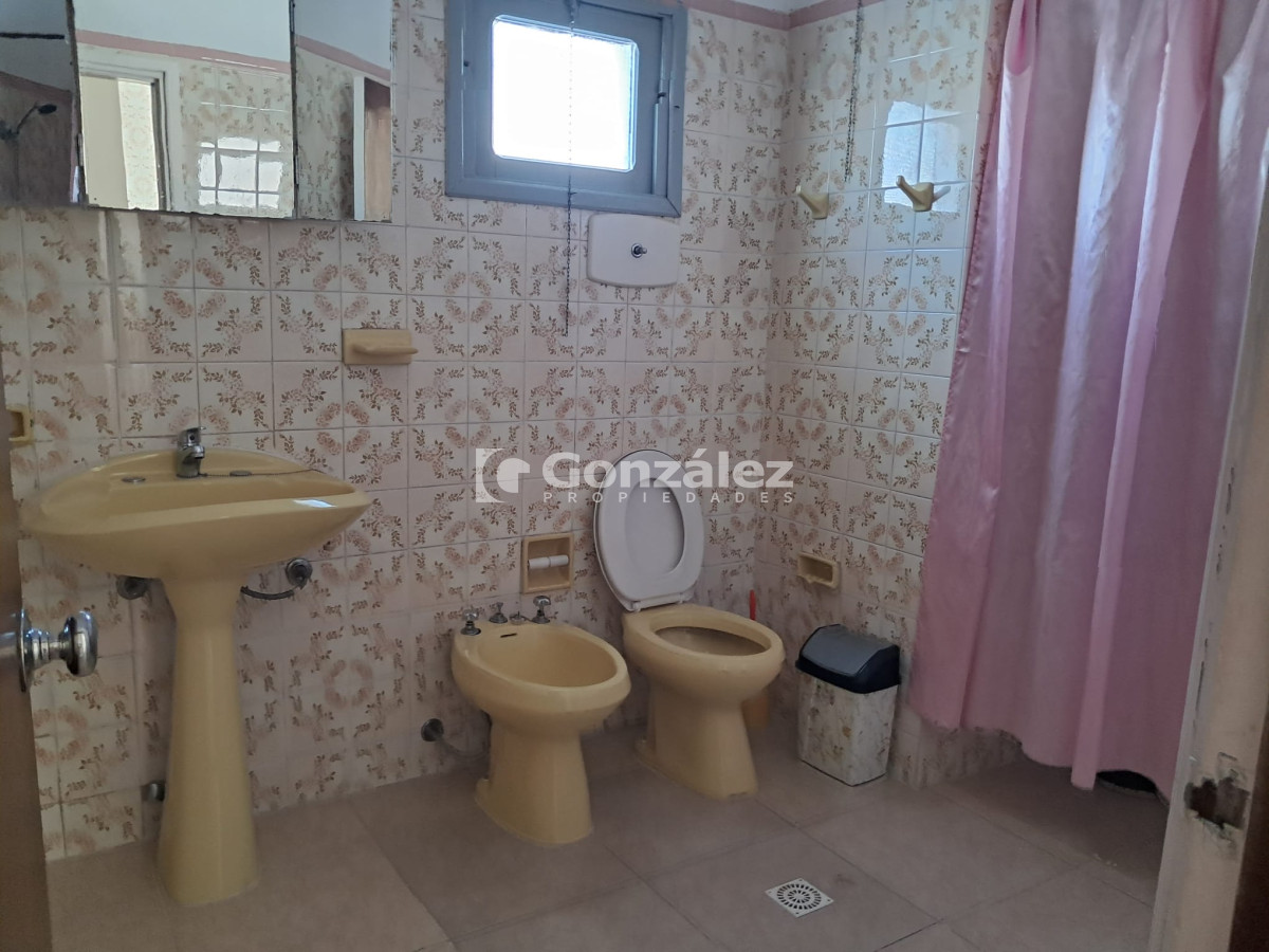 Casa ID.779 - 2 Propiedades a una cuadra del mar , zona centro