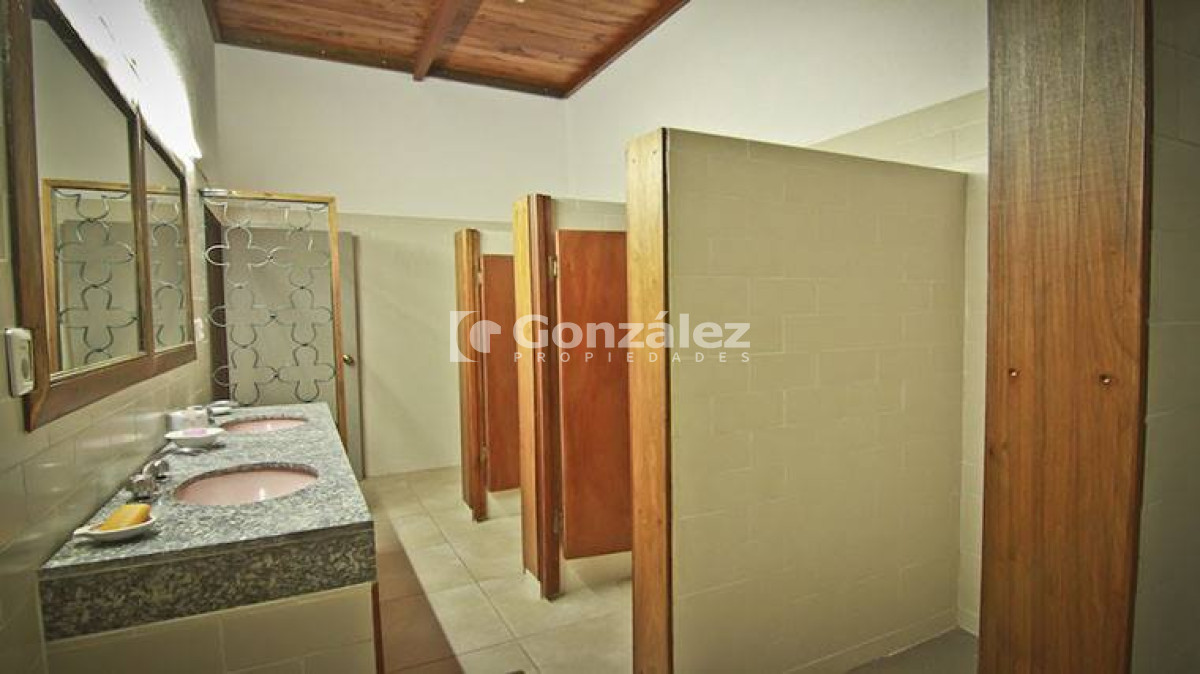 Casa ID.638 - Hermosa Construcción con amplio Jardin en Punta Ballena.