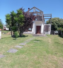 CASA PROYECTADA EN DOS PLANTAS EN PAN DE AZÚCAR