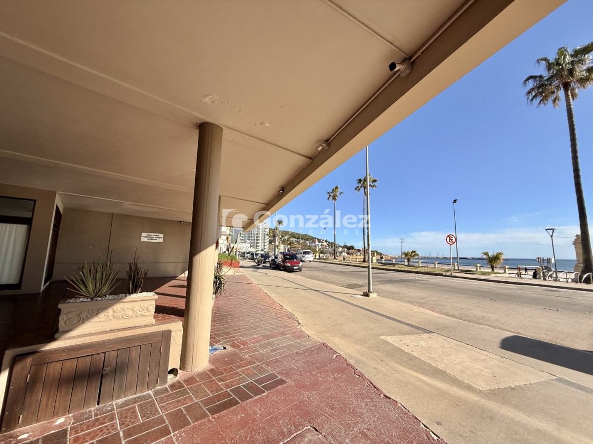 Local Comercial ID.863 - Local comercial en venta primera linea del mar Piriapolis 