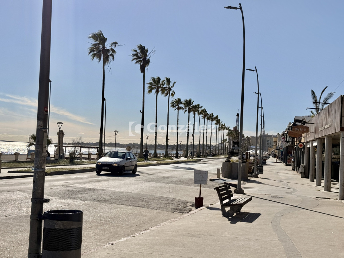Local Comercial ID.863 - Local comercial en venta primera linea del mar Piriapolis 
