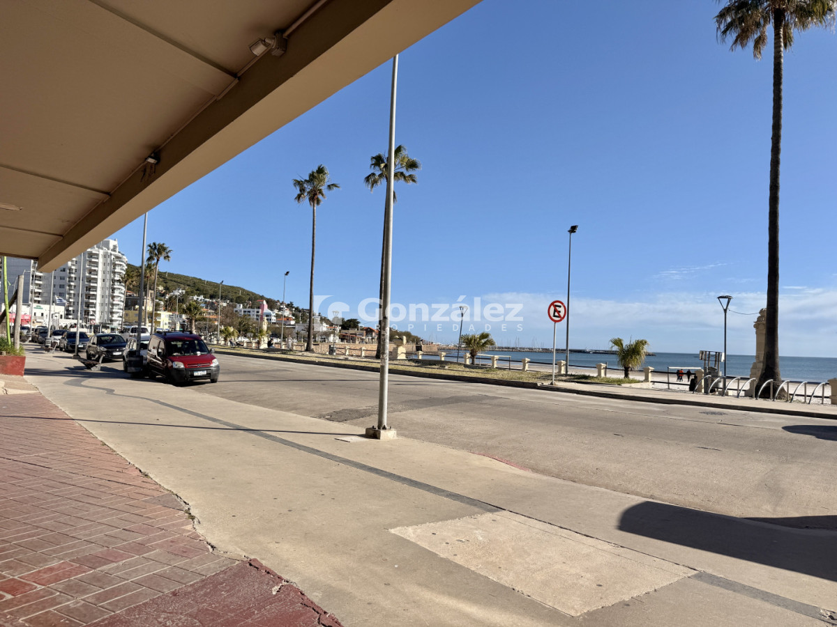 Local Comercial ID.863 - Local comercial en venta primera linea del mar Piriapolis 