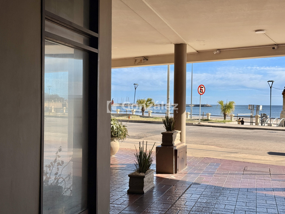 Local Comercial ID.863 - Local comercial en venta primera linea del mar Piriapolis 