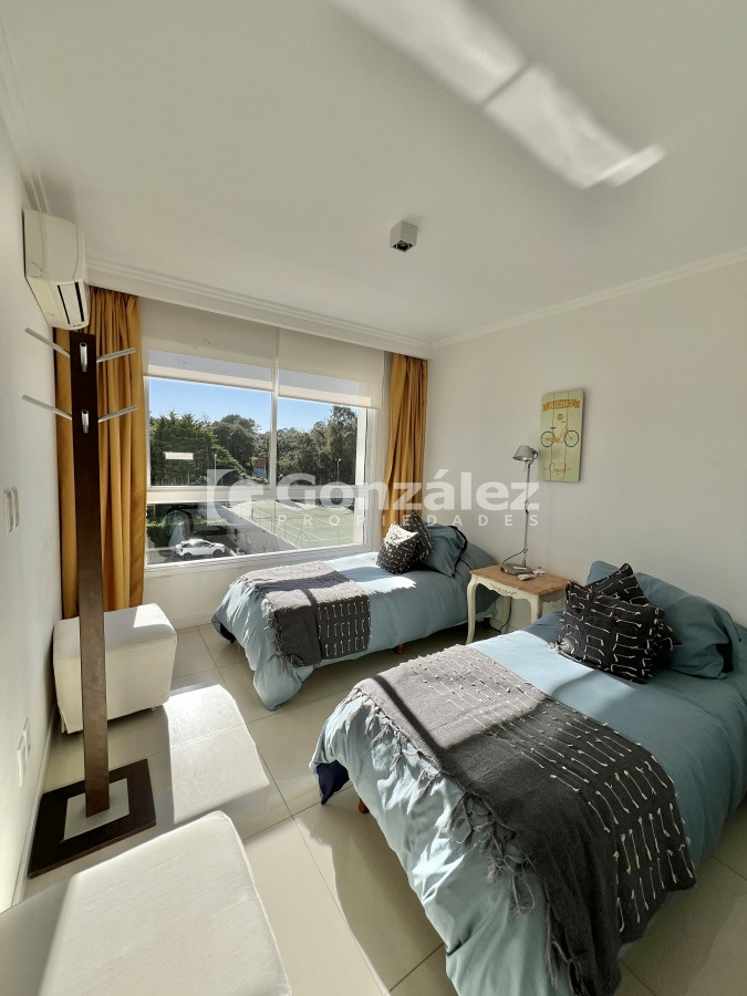 Apartamento ID.733 - Apartamento dos dormitorios edificio Cruceros, punta del este 
