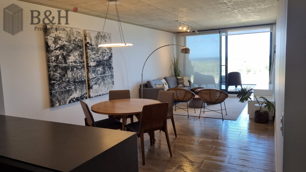 Apartamento ID.3530 - Vendo Apartamento 104,  Dormitorios 2 ,Banos 2 Primera linea Playa Mansa, Punta del este