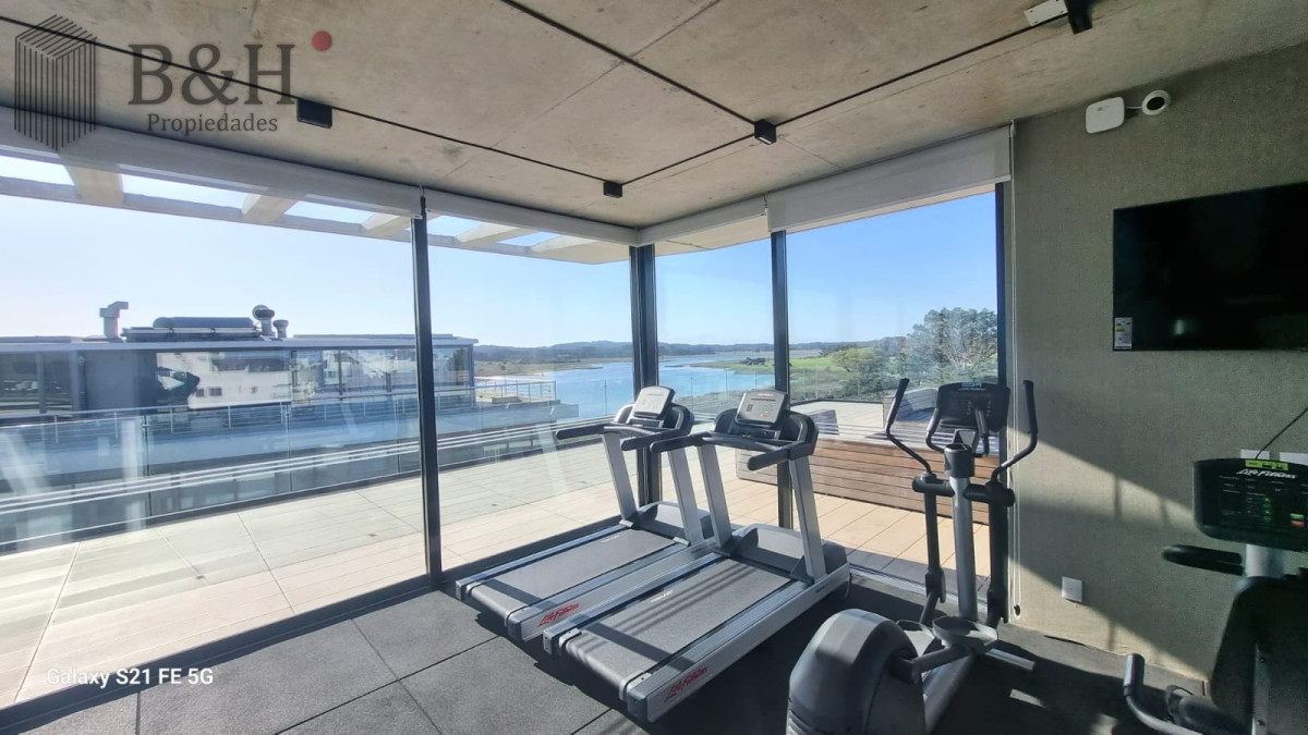 Apartamento ID.3530 - Vendo Apartamento 104,  Dormitorios 2 ,Banos 2 Primera linea Playa Mansa, Punta del este