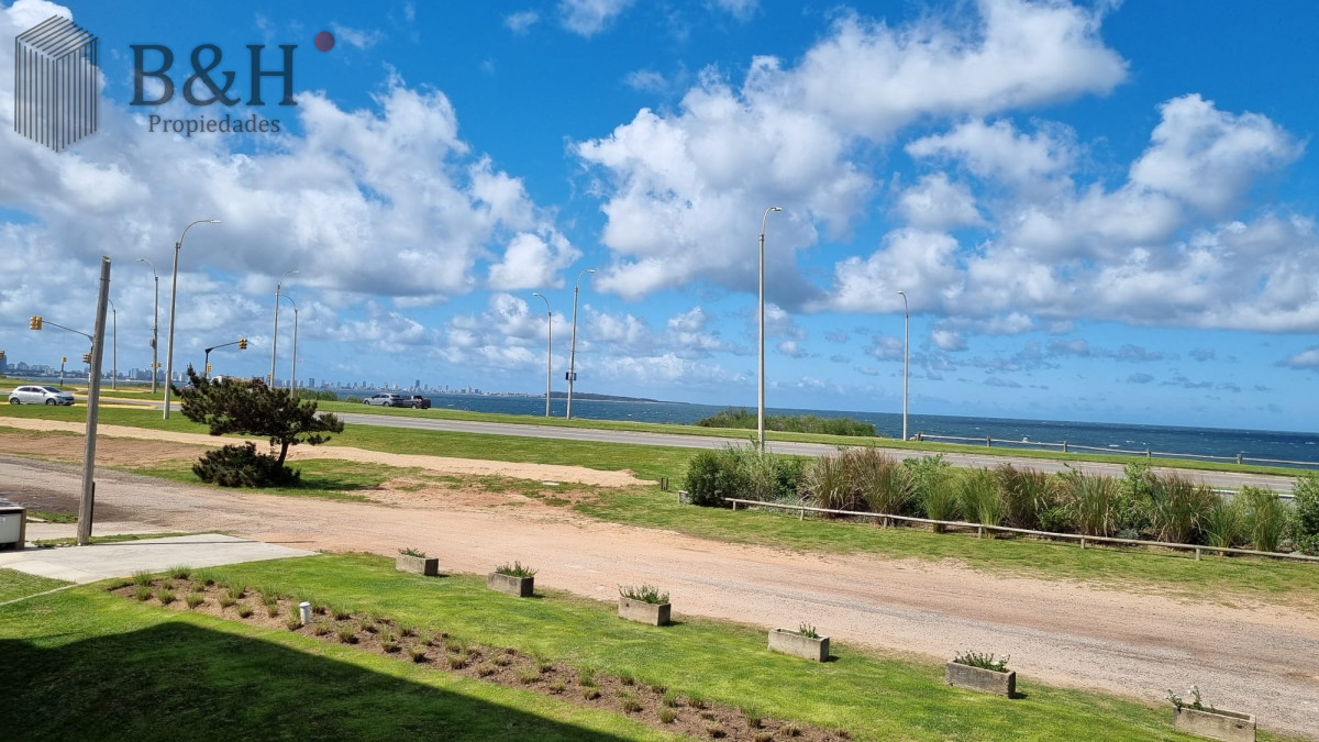 Apartamento ID.3530 - Vendo Apartamento 104,  Dormitorios 2 ,Banos 2 Primera linea Playa Mansa, Punta del este