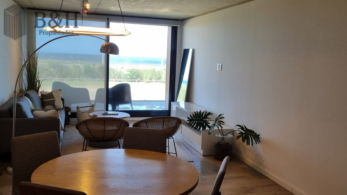 Apartamento ID.3530 - Vendo Apartamento 104,  Dormitorios 2 ,Banos 2 Primera linea Playa Mansa, Punta del este