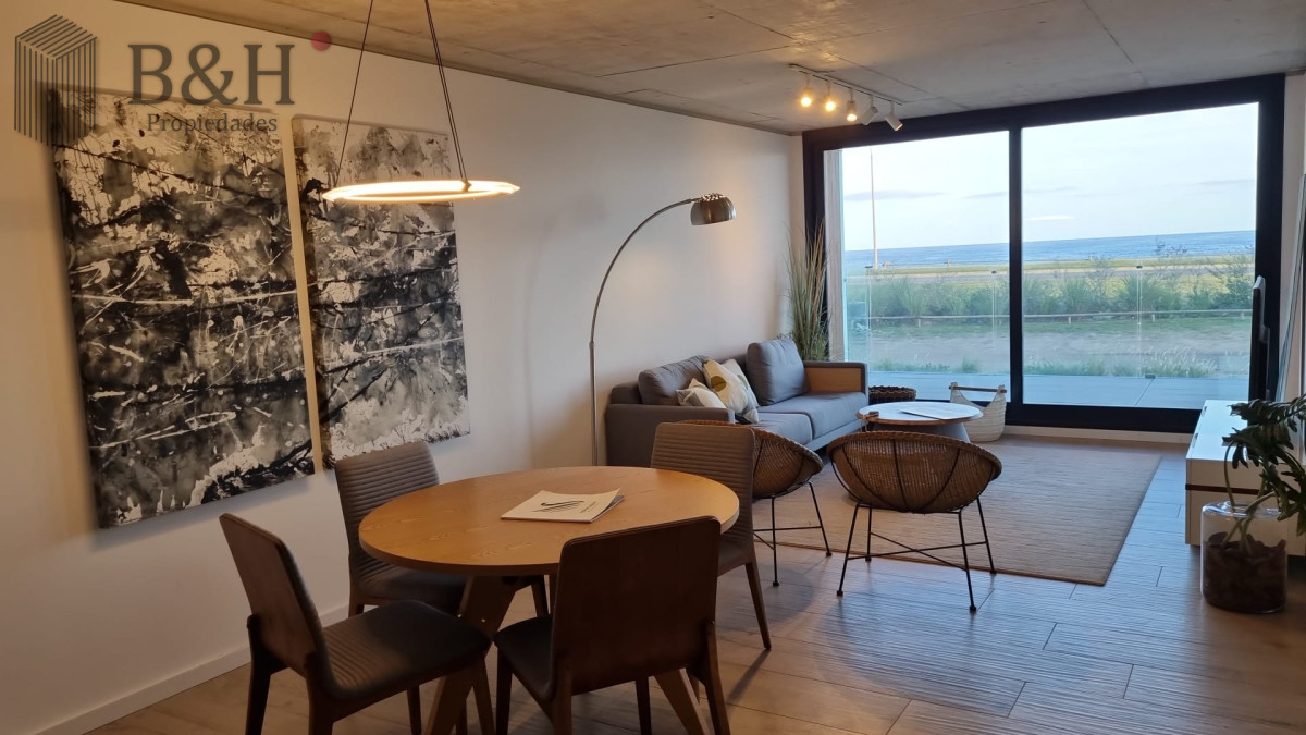 Apartamento ID.3530 - Vendo Apartamento 104,  Dormitorios 2 ,Banos 2 Primera linea Playa Mansa, Punta del este