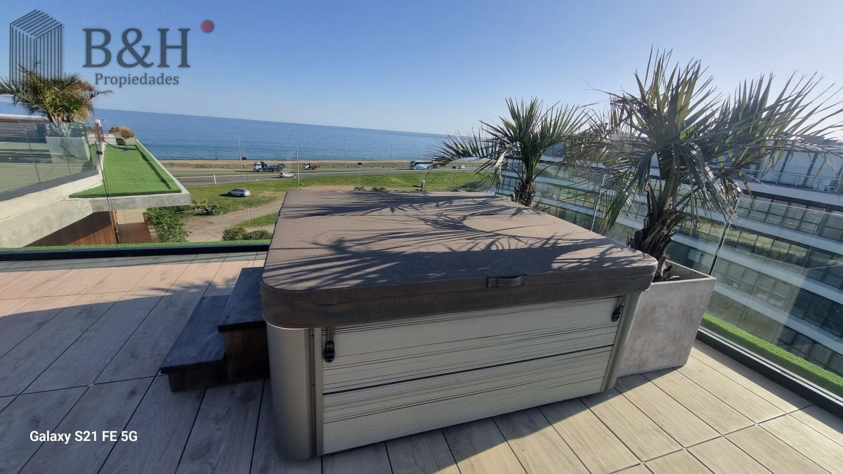 Apartamento ID.3530 - Vendo Apartamento 104,  Dormitorios 2 ,Banos 2 Primera linea Playa Mansa, Punta del este