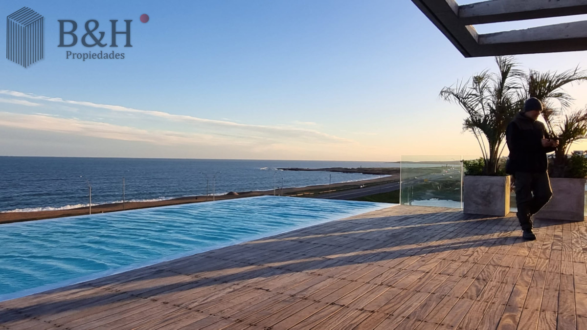 Apartamento ID.3530 - Vendo Apartamento 104,  Dormitorios 2 ,Banos 2 Primera linea Playa Mansa, Punta del este