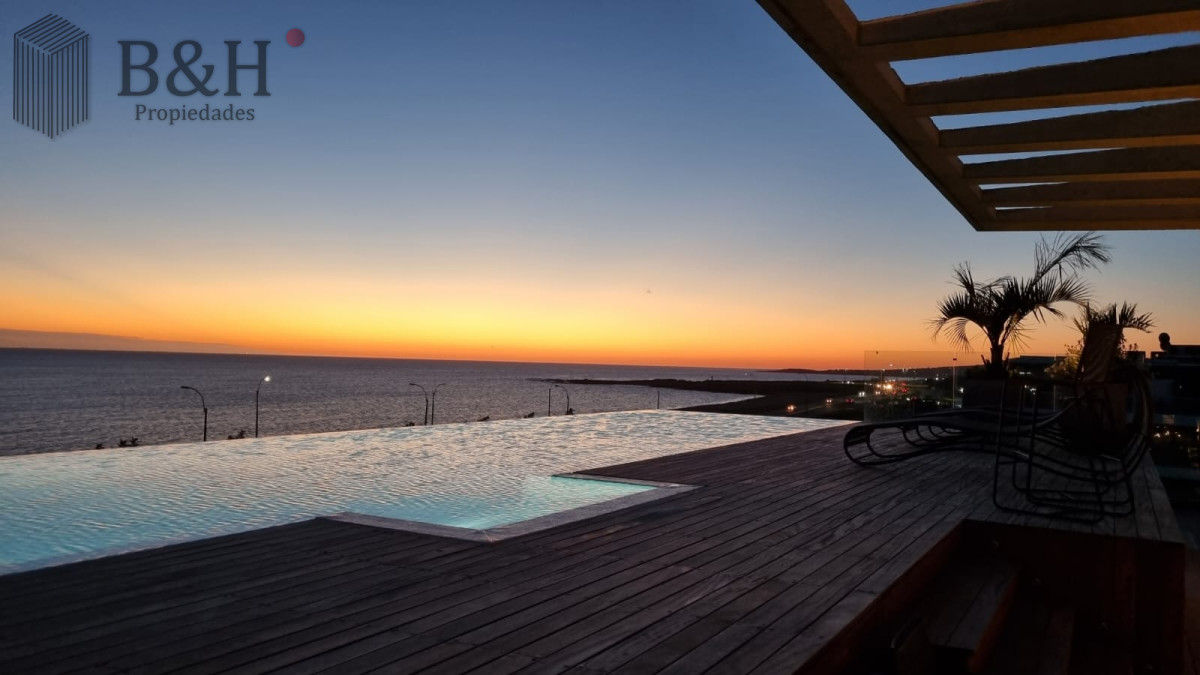 Apartamento ID.3530 - Vendo Apartamento 104,  Dormitorios 2 ,Banos 2 Primera linea Playa Mansa, Punta del este