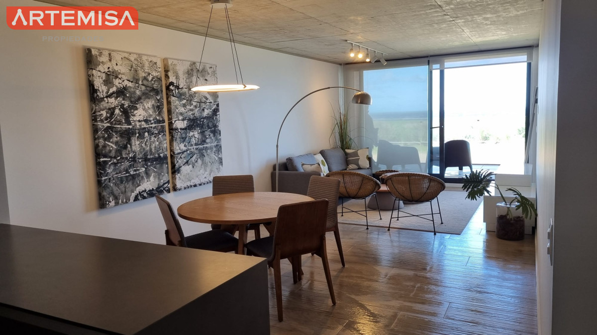 Apartamento ID.582 - Vendo Apartamento 104,  Dormitorios 2 ,Banos 2 Primera linea Playa Mansa, Punta del este