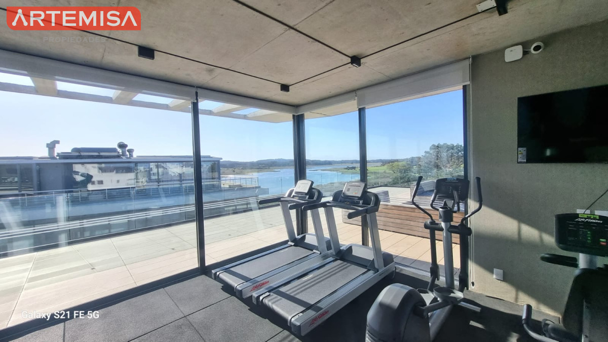 Apartamento ID.582 - Vendo Apartamento 104,  Dormitorios 2 ,Banos 2 Primera linea Playa Mansa, Punta del este