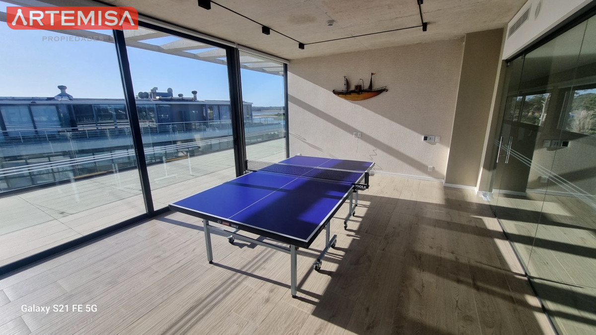Apartamento ID.582 - Vendo Apartamento 104,  Dormitorios 2 ,Banos 2 Primera linea Playa Mansa, Punta del este