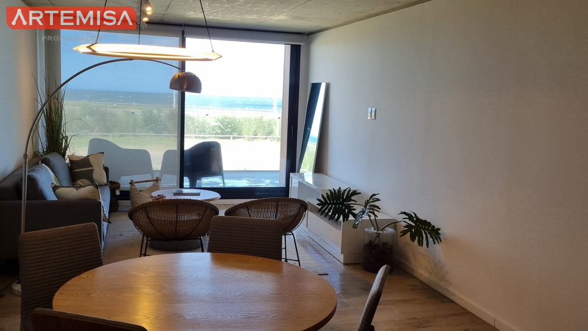 Apartamento ID.582 - Vendo Apartamento 104,  Dormitorios 2 ,Banos 2 Primera linea Playa Mansa, Punta del este