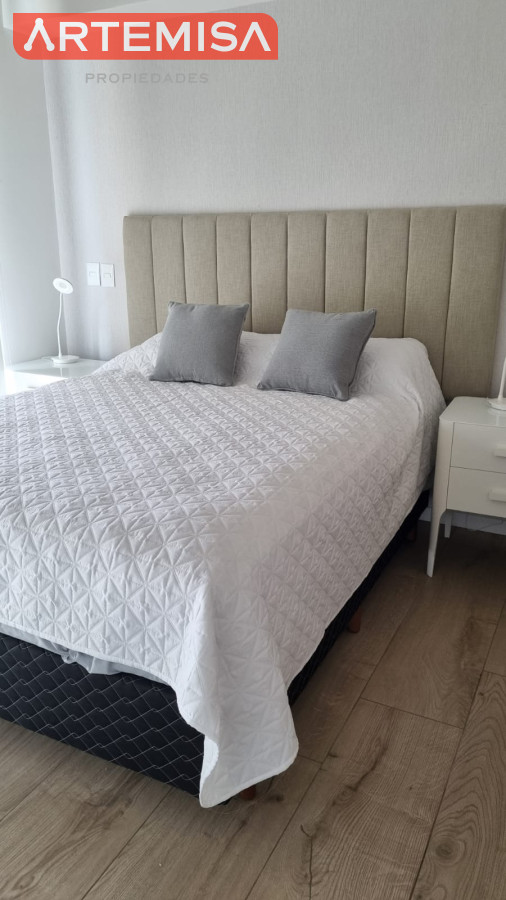 Apartamento ID.582 - Vendo Apartamento 104,  Dormitorios 2 ,Banos 2 Primera linea Playa Mansa, Punta del este