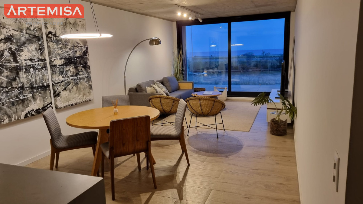 Apartamento ID.582 - Vendo Apartamento 104,  Dormitorios 2 ,Banos 2 Primera linea Playa Mansa, Punta del este
