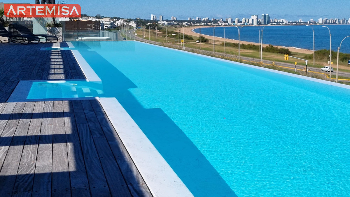 Apartamento ID.582 - Vendo Apartamento 104,  Dormitorios 2 ,Banos 2 Primera linea Playa Mansa, Punta del este