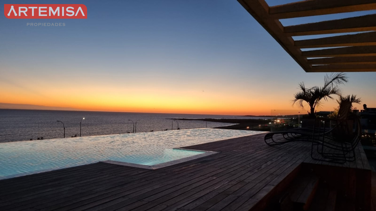 Apartamento ID.582 - Vendo Apartamento 104,  Dormitorios 2 ,Banos 2 Primera linea Playa Mansa, Punta del este