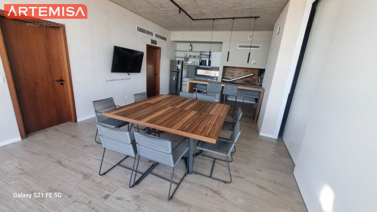 Apartamento ID.582 - Vendo Apartamento 104,  Dormitorios 2 ,Banos 2 Primera linea Playa Mansa, Punta del este