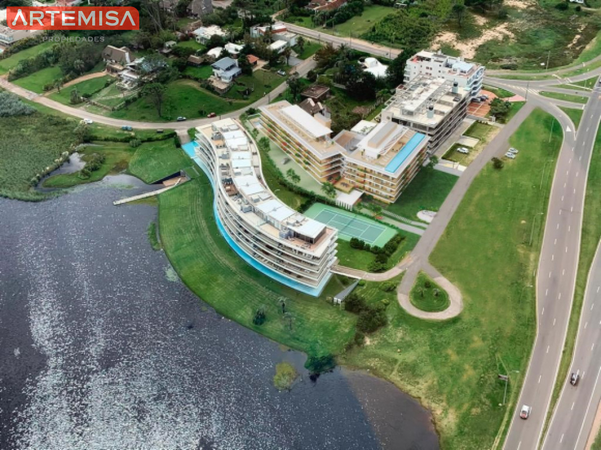 Apartamento ID.582 - Vendo Apartamento 104,  Dormitorios 2 ,Banos 2 Primera linea Playa Mansa, Punta del este