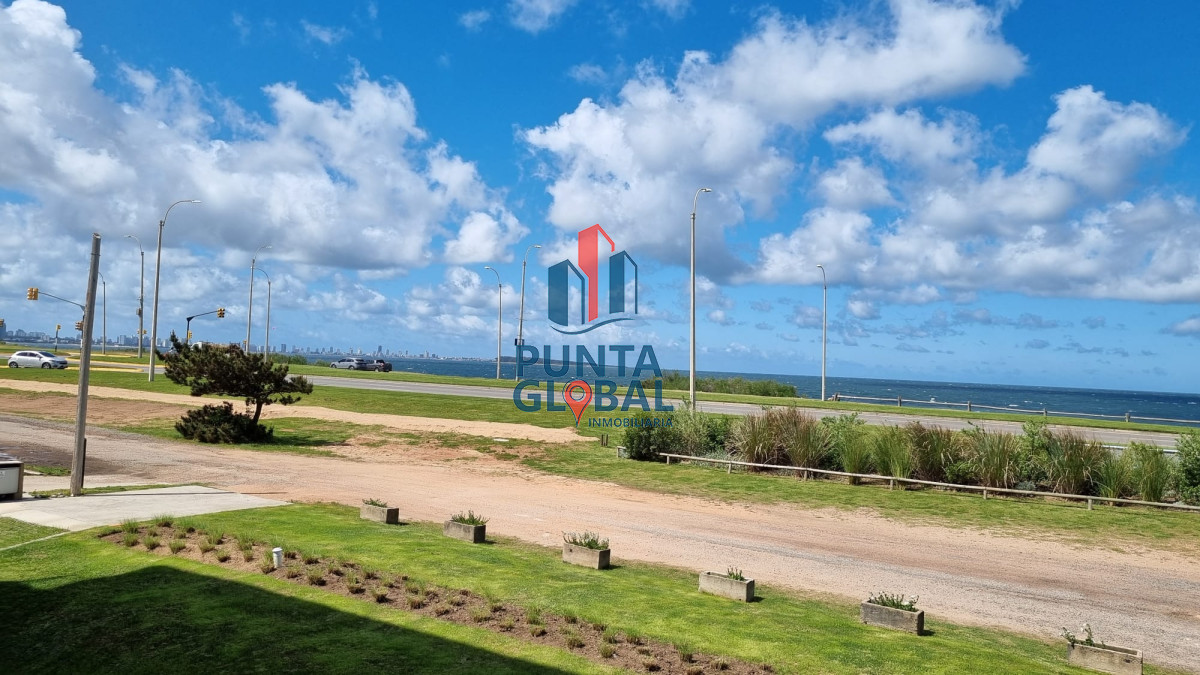 Apartamento ID.228 - Venta Apartamento 2 dormitorios Primera línea Playa Mansa, Punta del Este