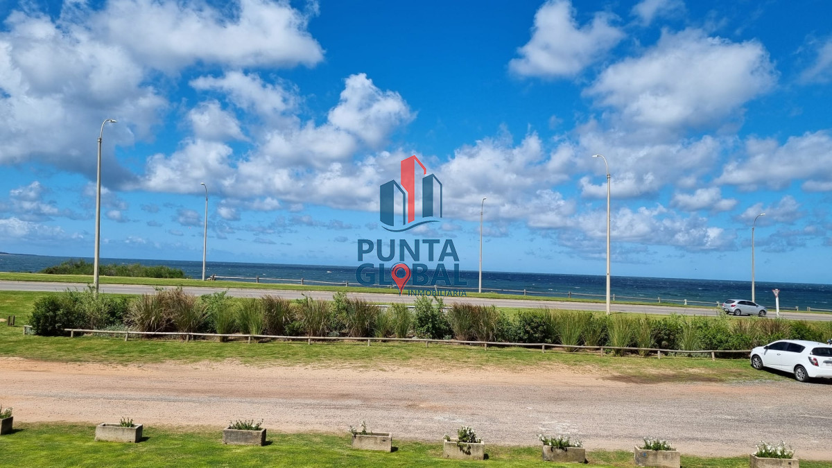 Apartamento ID.228 - Venta Apartamento 2 dormitorios Primera línea Playa Mansa, Punta del Este