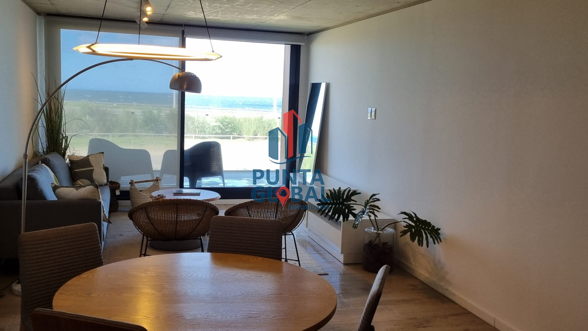 Apartamento ID.228 - Venta Apartamento 2 dormitorios Primera línea Playa Mansa, Punta del Este