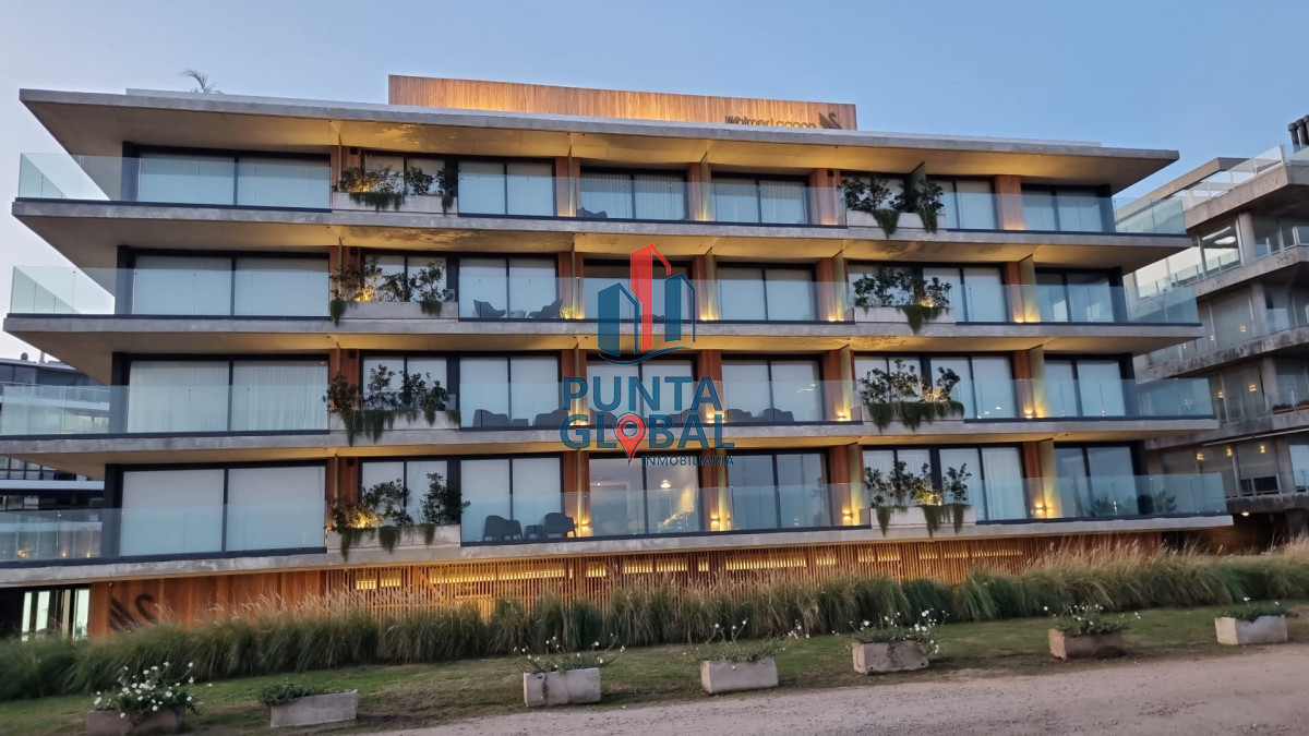 Apartamento ID.228 - Venta Apartamento 2 dormitorios Primera línea Playa Mansa, Punta del Este