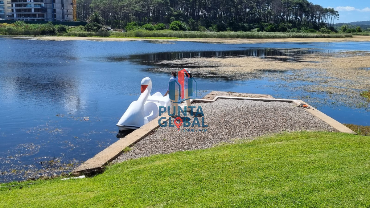 Apartamento ID.228 - Venta Apartamento 2 dormitorios Primera línea Playa Mansa, Punta del Este