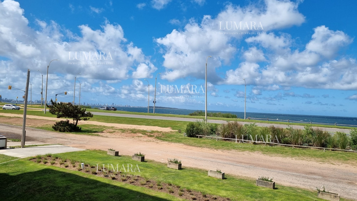 Apartamento ID.261 - Vendo Apartamento 104,  Dormitorios 2 ,Banos 2 Primera linea Playa Mansa, Punta del este