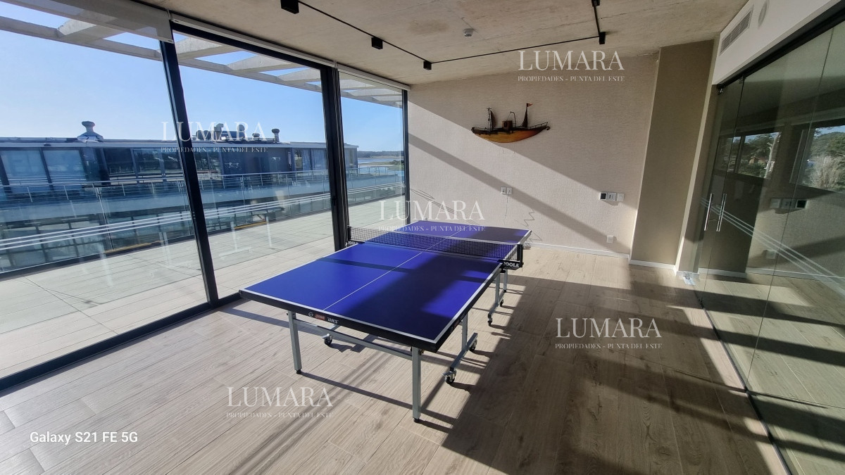 Apartamento ID.261 - Vendo Apartamento 104,  Dormitorios 2 ,Banos 2 Primera linea Playa Mansa, Punta del este