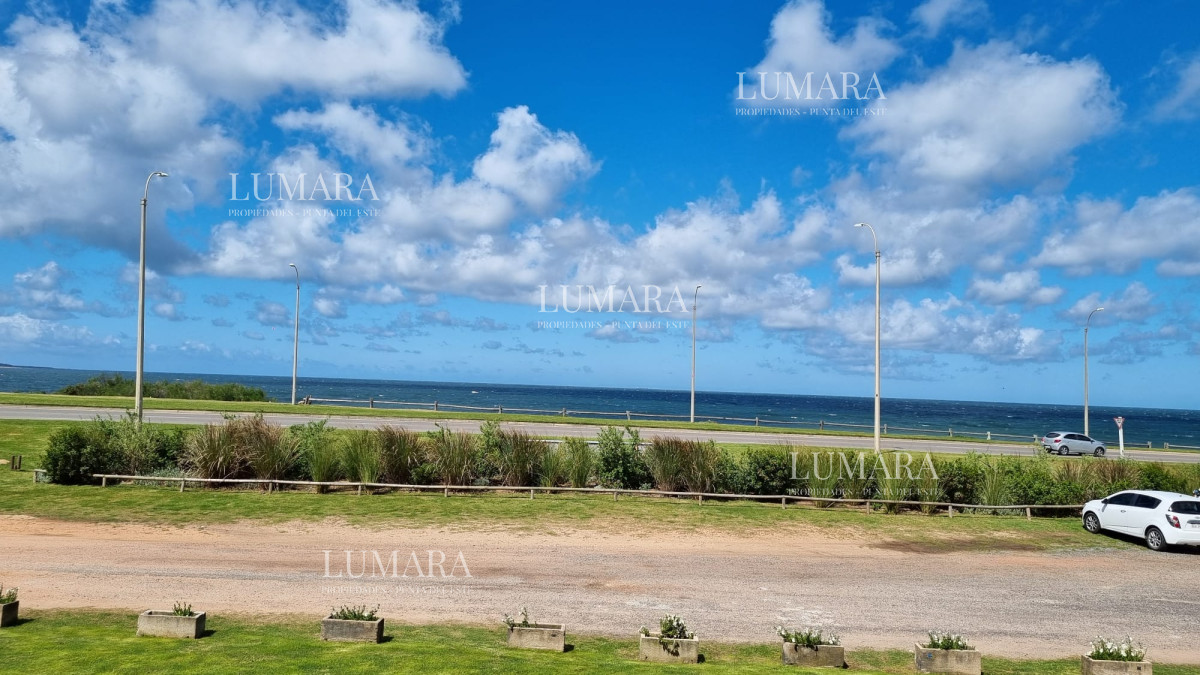 Apartamento ID.261 - Vendo Apartamento 104,  Dormitorios 2 ,Banos 2 Primera linea Playa Mansa, Punta del este