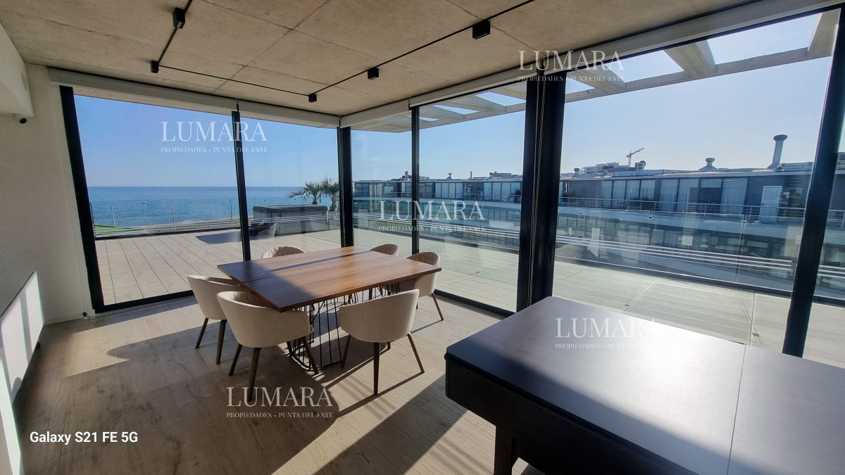 Apartamento ID.261 - Vendo Apartamento 104,  Dormitorios 2 ,Banos 2 Primera linea Playa Mansa, Punta del este