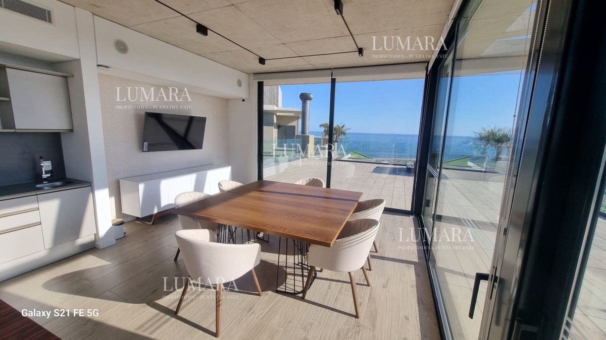 Apartamento ID.261 - Vendo Apartamento 104,  Dormitorios 2 ,Banos 2 Primera linea Playa Mansa, Punta del este