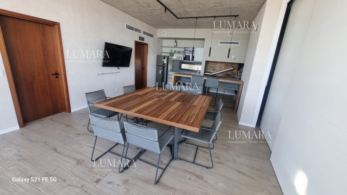 Apartamento ID.261 - Vendo Apartamento 104,  Dormitorios 2 ,Banos 2 Primera linea Playa Mansa, Punta del este