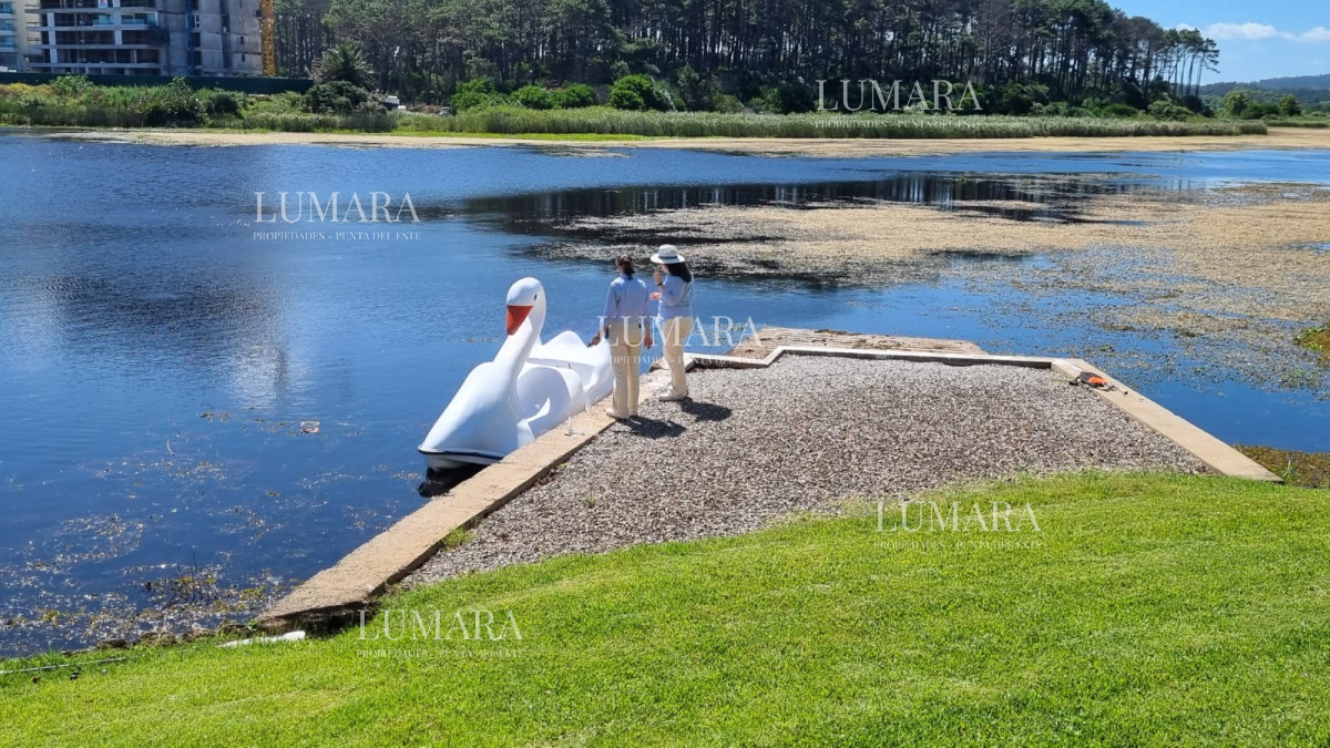 Apartamento ID.261 - Vendo Apartamento 104,  Dormitorios 2 ,Banos 2 Primera linea Playa Mansa, Punta del este