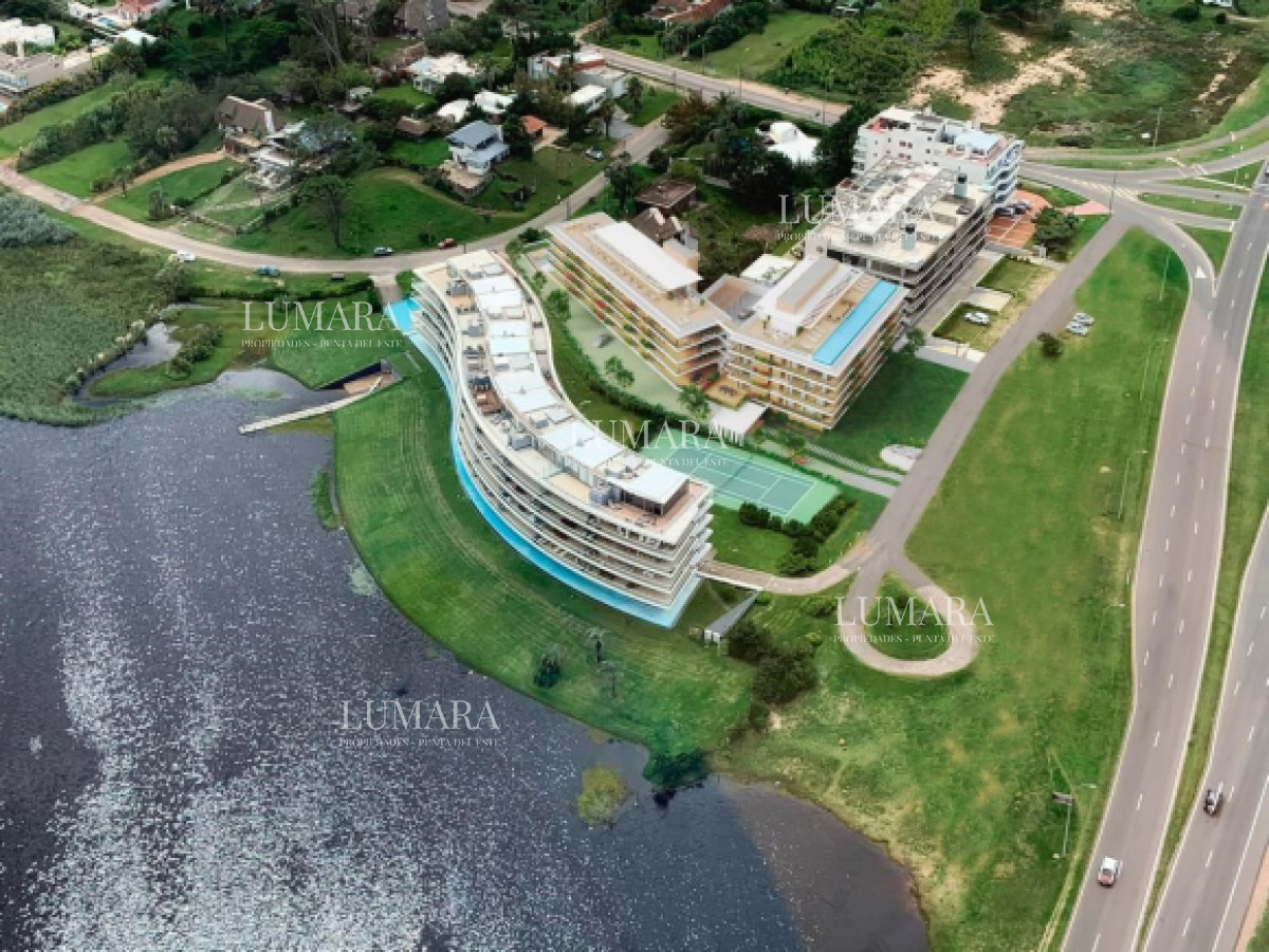 Apartamento ID.261 - Vendo Apartamento 104,  Dormitorios 2 ,Banos 2 Primera linea Playa Mansa, Punta del este