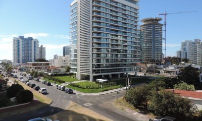 Ubicado en parada 2 de Playa Brava - Punta del Este