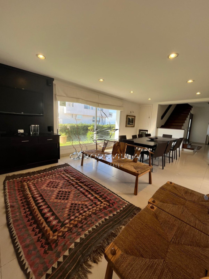 Casa ID.994 - GRAN CASA EN VENTA, PRIMERA LÍNEA