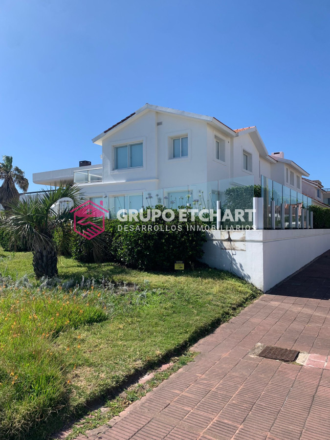 Casa ID.208 - CASA EN VENTA, PRIMERA LÍNEA PUNTA DEL ESTE