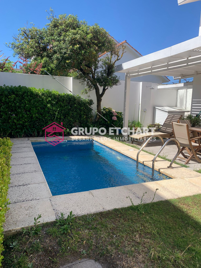 Casa ID.208 - CASA EN VENTA, PRIMERA LÍNEA PUNTA DEL ESTE