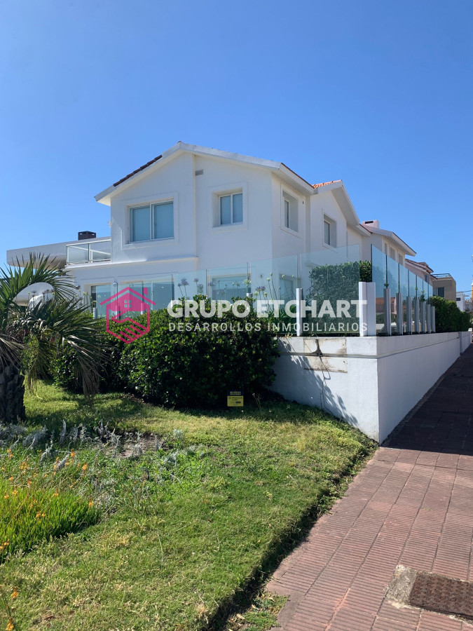 Casa ID.208 - CASA EN VENTA, PRIMERA LÍNEA PUNTA DEL ESTE