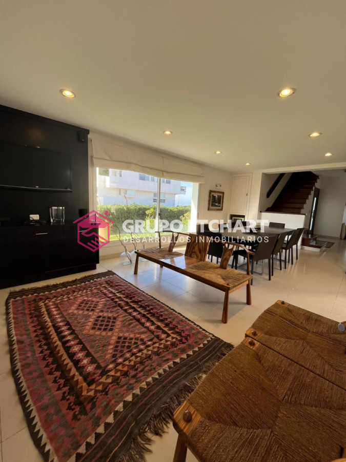 Casa ID.208 - CASA EN VENTA, PRIMERA LÍNEA PUNTA DEL ESTE