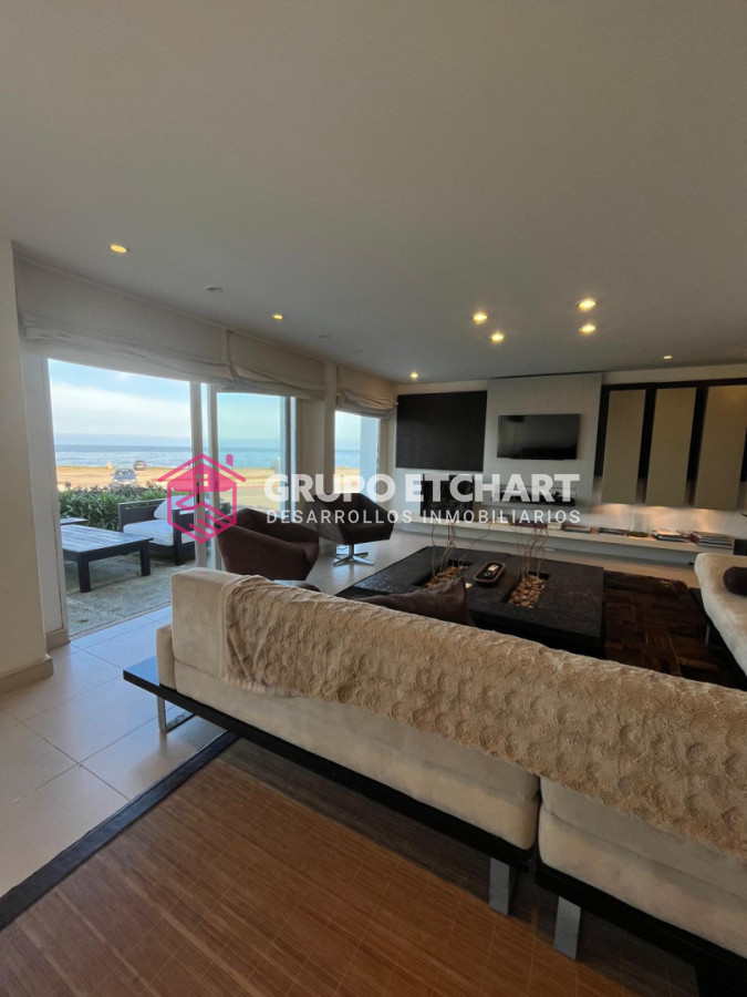 Casa ID.208 - CASA EN VENTA, PRIMERA LÍNEA PUNTA DEL ESTE