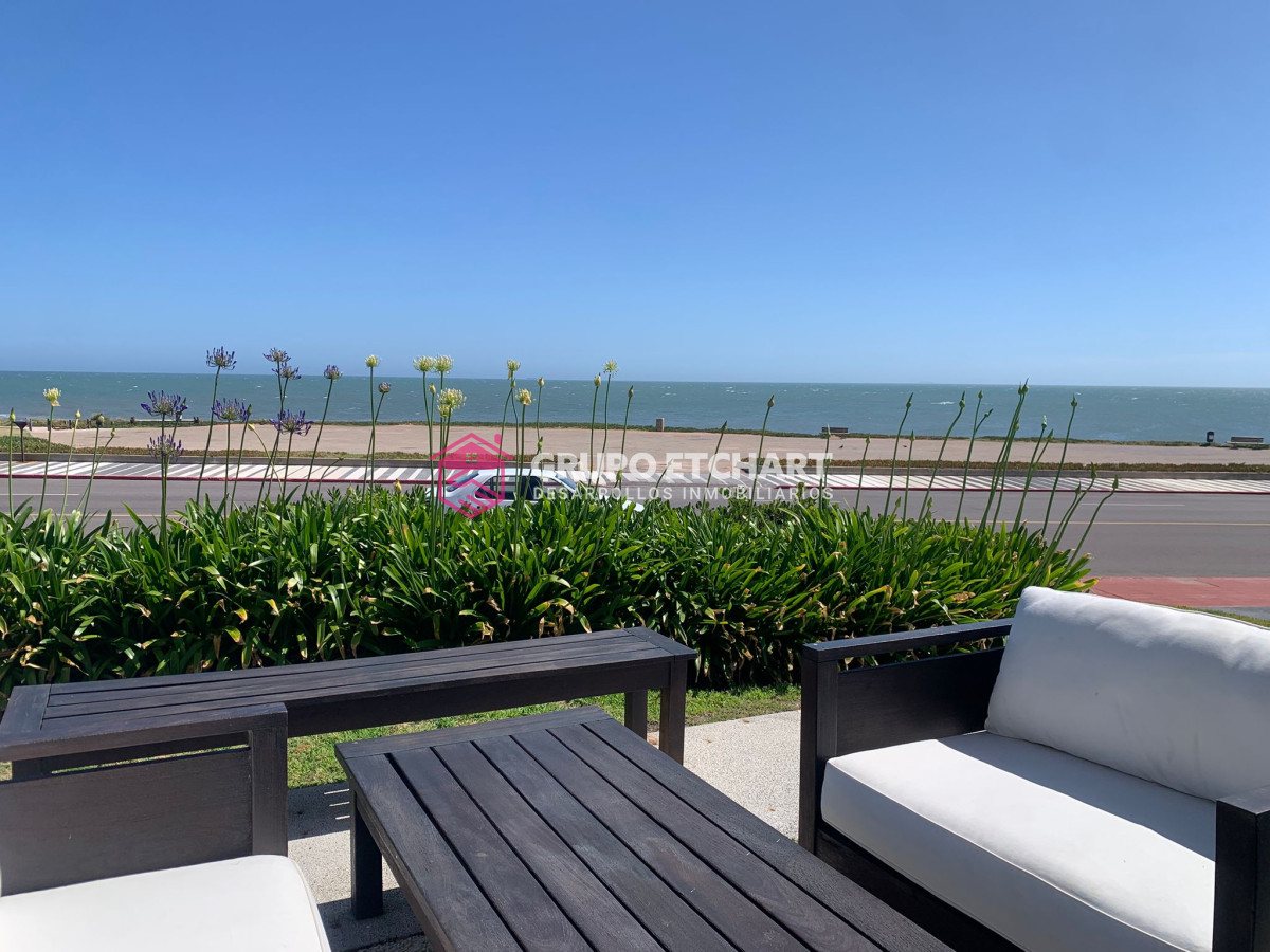 Casa ID.208 - CASA EN VENTA, PRIMERA LÍNEA PUNTA DEL ESTE