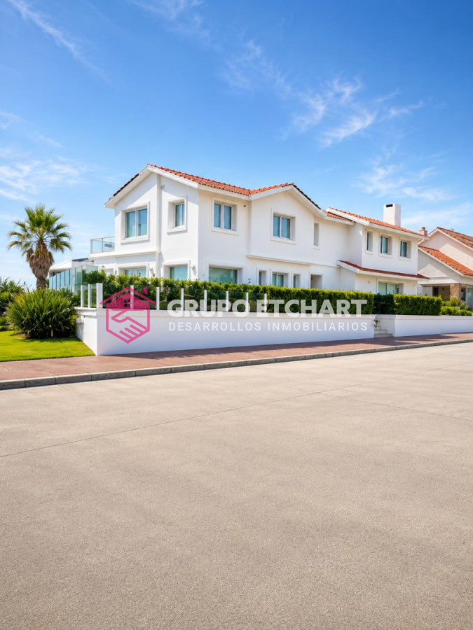 Casa ID.208 - CASA EN VENTA, PRIMERA LÍNEA PUNTA DEL ESTE