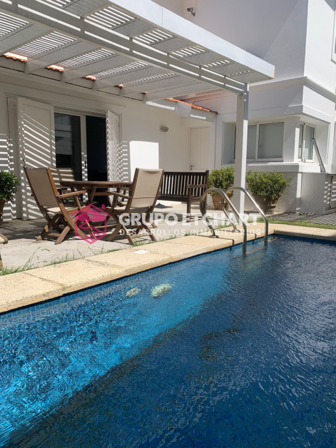 Casa ID.208 - CASA EN VENTA, PRIMERA LÍNEA PUNTA DEL ESTE