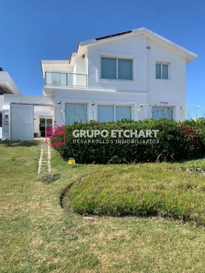 Casa ID.208 - CASA EN VENTA, PRIMERA LÍNEA PUNTA DEL ESTE